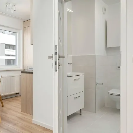 Stylish With Balcony Near Market By Renters *