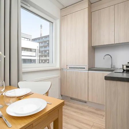 Stylish With Balcony Near Market By Renters 아파트 *